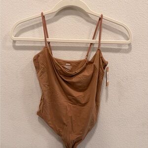 SKIMS Sculpting Cami Bodysuit in Sienna, Size M, New With Tags